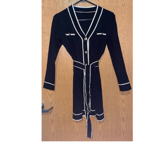 NWOT GORGEOUS BLACK KNIT ROBE STYLE DRESS WITH WHITE TRIM AND SILVER BUTTONS! - Picture 1 of 6